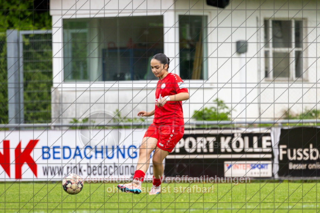 20250426_150214_0454 | #,1.FC Donzdorf (rot) vs. FC Wittlingen (schwarz), Fussball, EnBW-Oberliga B -Juniorinnen, 20. Spieltag, Saison 2024/2025, Rasenplatz, Lautertal Stadion, Süßener Straße 16, 73072 Donzdorf, 26.04.2025 - 14:00 Uhr,Foto: PhotoPeet-Sportfotografie/Peter Harich