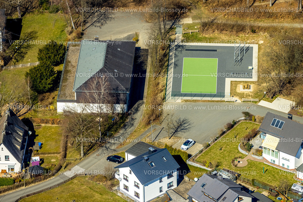 HB-Bestwig220303071 | Luftbild, Turnhalle und Spielplatz an der Anne-Frank-Schule, Ostwig, Bestwig, Sauerland, Nordrhein-Westfalen, Deutschland