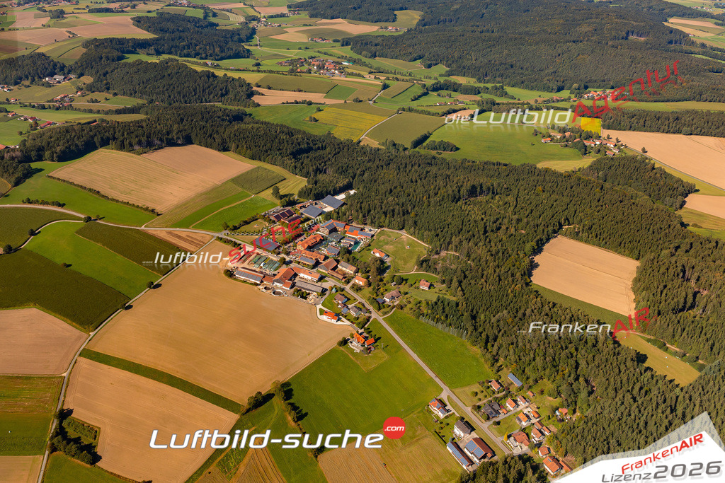 Die Luftaufnahme Zettisch - Rimbach wurde 2021 mittels Flugzeug (keine Drohne) erstellt. Hohe Auflösung -für große Poster und Wandbilder geeignet!