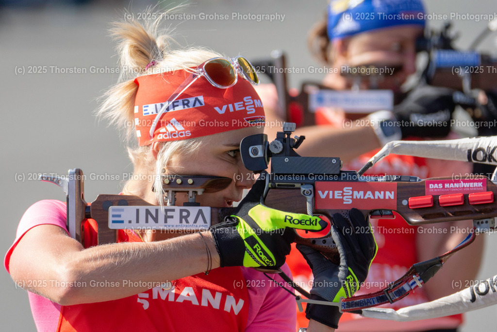 Deutsche Meisterschaften Biathlon 2018 | Deutsche Meisterschaften Biathlon 2018, Massenstart Frauen am 15.09.2018 in der DKB SKI ARENA in Oberhof, (Deutschland)

Bild: Karolin Horchler vom WSV Clausthal-Zellerfeld / BwB (2) - Realisiert mit Pictrs.com
