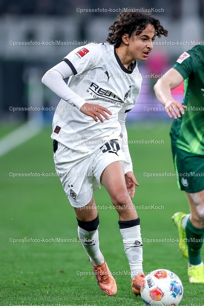 BMG13122502145 | 13.12.2025, Fußball, Borussia Mönchengladbach - VfL Wolfsburg, 1. Fußball Bundesliga, 14.Spieltag, Borussia-Park, Saison 2025 2026: Wael Mohya (Borussia Mönchengladbach #36)  DFB regulations prohibit any use of photographs as image sequences and or quasi-video.