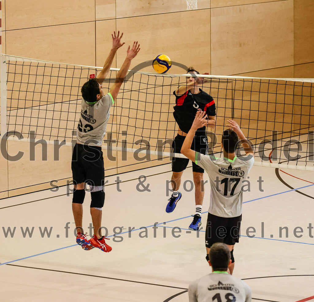 2021-11-27_146_TuS_Oberding_II_gegen_MTV_1881_Ingolstadt_III | Oberding, Deutschland, 27.11.2021:
Volleyball, Kreisliga 2021 / 2022, 5. Spieltag, TuS Oberding II gegen MTV 1881 Ingolstadt III, Endergebnis: 3:2

Corbinian Prell (TuS Oberding, #5)

Foto: Christian Riedel / fotografie-riedel.net