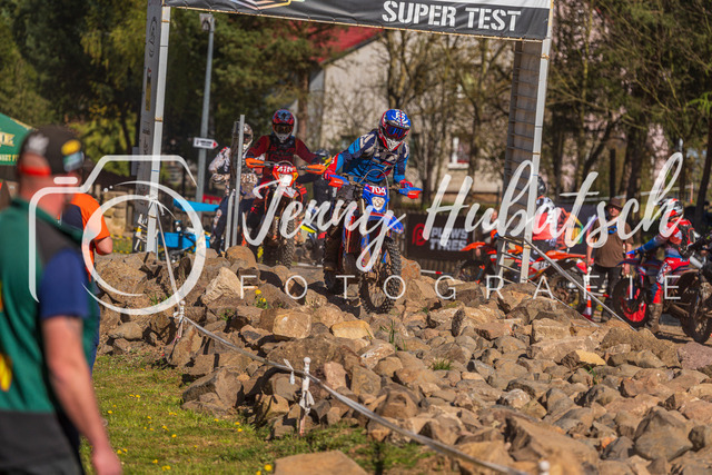 JHF.ECHT.4h.Samstag444 | jennyhubatsch-endurofotografie