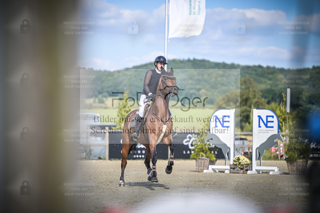 DOS_0255 | Entdecke hochwertige Reitturnierfotos von Foto Oger. Professionell, emotional und authentisch – jetzt Lieblingsmomente im Shop bestellen. - Realisiert mit Pictrs.com