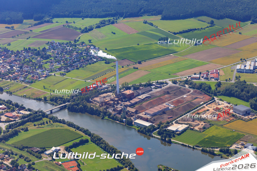 Die Luftaufnahme Schlammersdorf - Hallerndorf wurde 2017 mittels Flugzeug (keine Drohne) erstellt. Perfekte Schärfe und Druck- Auflösung- Garantiert!