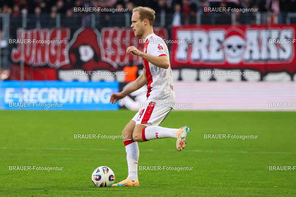Rot-Weiss Essen - 1.Fc Schweinfurt | Essen, Deutschland, 02.11.2025 Lucas Brumme  (Rot-Weiss Essen) Einzelaktionwährend des 3.Liga Spiels zwischen  Rot-Weiss Essen und 1.Fc Schweinfurt am 02.11.2025 im Stadion an der Hafenstraße in Essen. (Foto von Timo Bluhmki-Schmidt/Brauer Fotoagentur