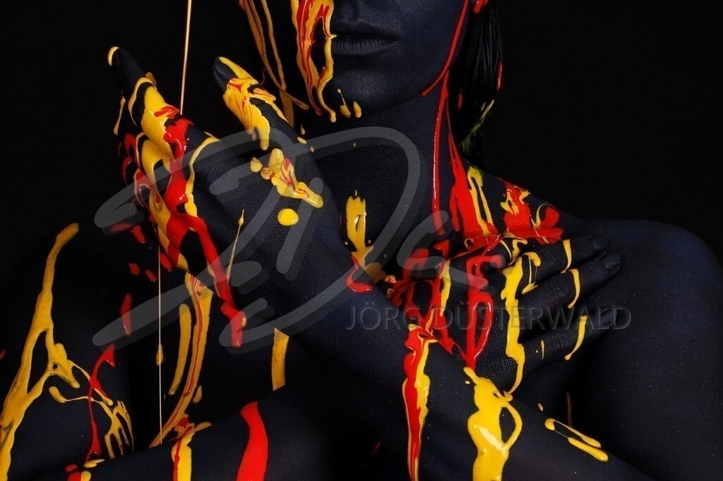 BodyArt-DARKBLUESPLASH_6540b | #012 | Modell: Sonia | Foto: Tschiponnique Skupin - Realisiert mit Pictrs.com