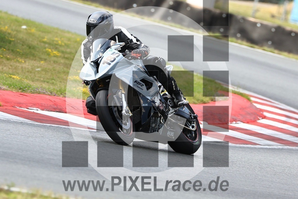 0185-20250719_12005 | Schöne Erinnerungen an spannende Momente - das festzuhalten ist unser Job. PIXELrace.de ist seit 2003 auf den Rennstrecken Europas unterwegs um die Action draußen beim Fahren und die wunderbare Stimmung imm Fahrerlager für euch einzufangen.