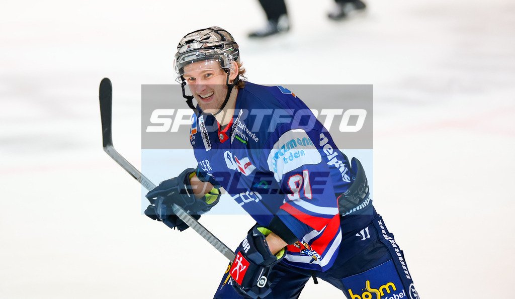 Iserlohn Roosters - Fischtown Pinguins Bremerhaven | Torsten Ankert #81 (Iserlohn Roosters)
DEL: Iserlohn Roosters - Fischtown Pinguins Bremerhaven - Realisiert mit Pictrs.com