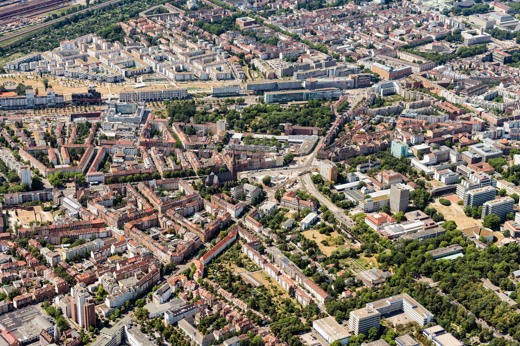 dr__dsc7692.jpg | KARLSRUHE 03.07.2018 Stadtzentrum im Innenstadtbereich an der Karl-Wilhelm-Straße im Ortsteil Oststadt in Karlsruhe im Bundesland Baden-Württemberg, Deutschland. // The city center in the downtown area on Karl-Wilhelm-Strasse in the district Oststadt in Karlsruhe in the state Baden-Wurttemberg, Germany. Foto: Daniel Reiter