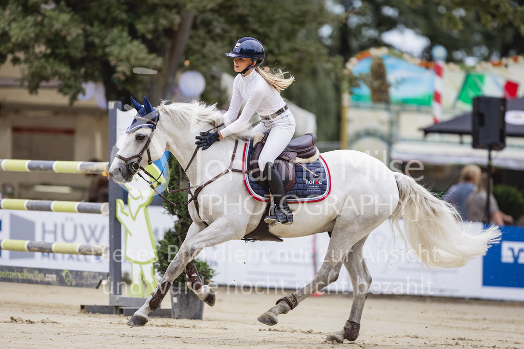 230824_Delbrueck_PonyTrophy-230 | Deine schönsten Turniermomente als professionelle Fotos! Entdecke hochwertige Pferdesport-Fotografie im Online-Shop. Jetzt Fotos finden & bestellen!