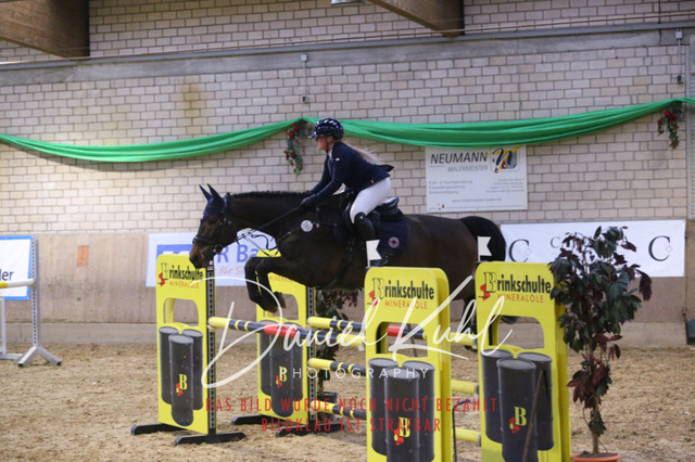 IMG_0921 | Turnierfotos kaufen im Webshop von Daniel Kuhl Photography – entdecke professionelle Reitsportfotos aus Turnieren & Events. Hochwertige Turnierbilder online bestellen & sichern. Jetzt Fotos von Reitsportturnieren kaufen!