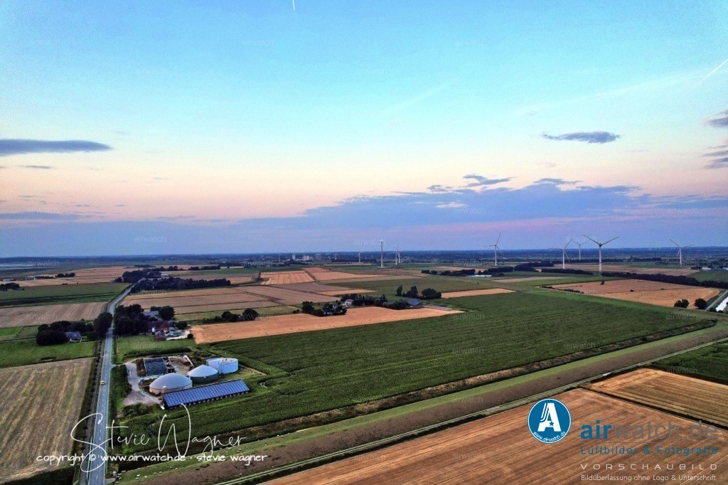 Windpark - Simonsberg | Entdecken Sie atemberaubende Luftbilder und Fotografien auf airwatch.de - Tauchen Sie ein in eine Welt voller faszinierender Aufnahmen aus der Vogelperspektive.