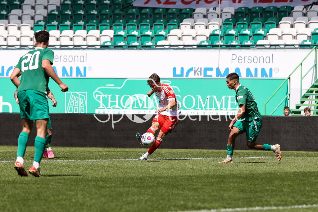 SpVgg Greuther Fürth II - FC Bayern Amateure | in dieser Szene trifft Maximilian WAGNER (FCB #7) zum 1-2 fuer die kleinen Bayern / Tor / Treffer / Torschuezte