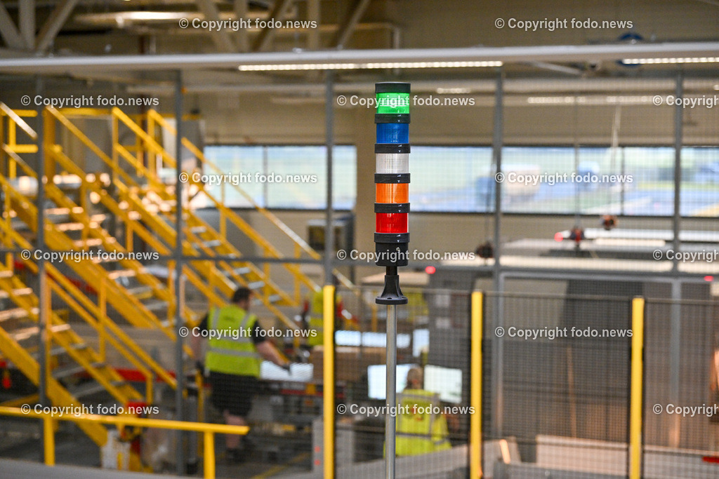 DHL Hoersching_ Warehouse_ Pakete_ Flugzeugbeladung_ 26.06.2023-36 | 26.06.2023, Linz Hoersching, AUT, DHL Hoersching, Warehouse, Flugzeugbeladung Pakete, im Bild Warehouse,  Paketsortierung