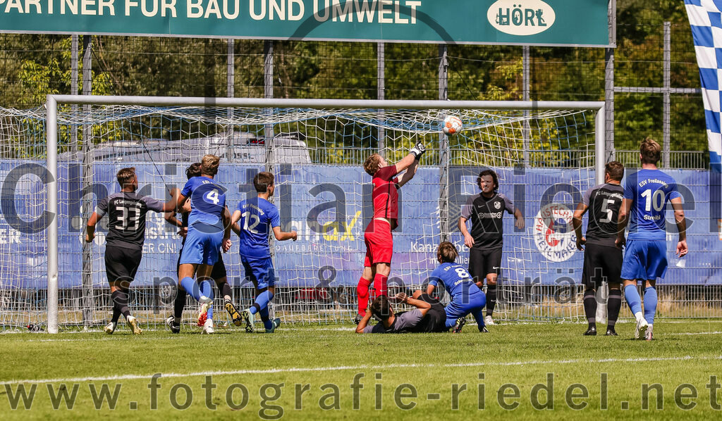 2023-08-12_127_FC_Langengeisling_gegen_ESV_Freilassing | Erding, Deutschland, 12.08.2023:
Fußball, Bezirksliga Oberbayern Ost 2023 / 2024, 4. Spieltag, FC Langengeisling gegen ESV Freilassing, Endergebnis: 2:1

Hannes Dornauer (FC Langengeisling, #33), Georg Wieser (ESV Freilassing, #4), David Scheuerer (ESV Freilassing, #12), Torwart Christian Bernhardt (FC Langengeisling, #1), Marco Schmitzberger (ESV Freilassing, #8), Fabian Aigner (FC Langengeisling, #19), Andreas Buchberger (FC Langengeisling, #5), Maximilian Streibl (ESV Freilassing, #10)

Foto: Christian Riedel / fotografie-riedel.net