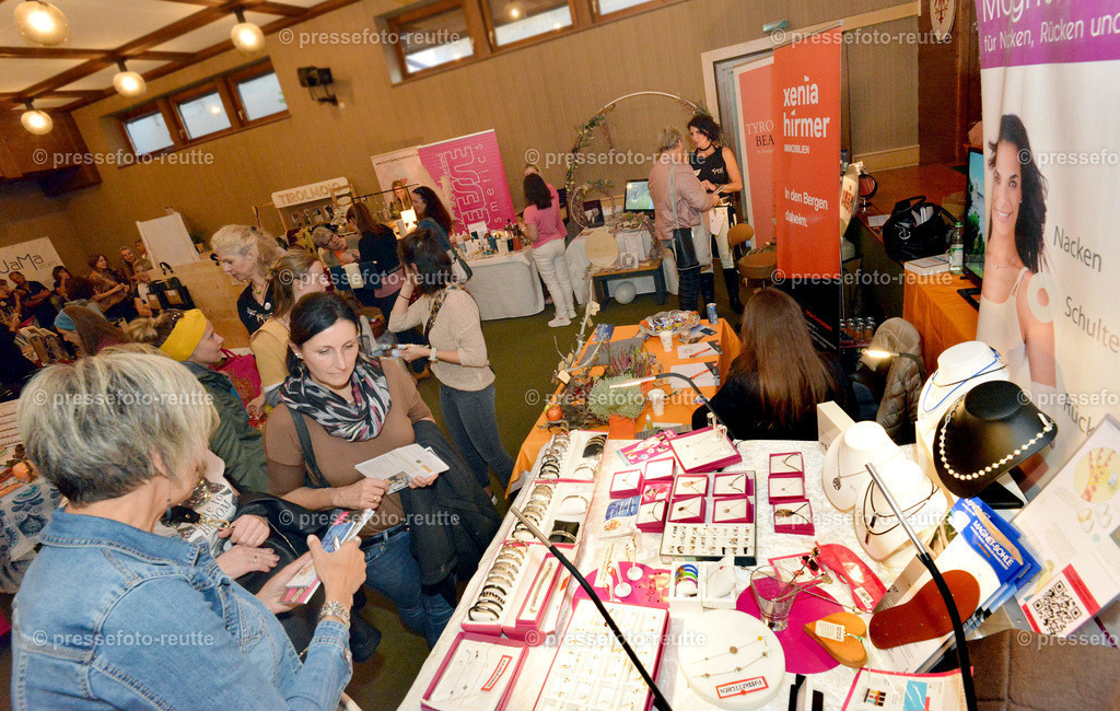 00-news-2022-Okt16-Erste-Frauenmesse-Weissenbach-RAUMWTV_4948 | Info aus dem Bezirk Reutte/Ausserfern Tirol sowie eine umfangreiche Bilddatenbank über die gesamte Region: Lechtal, Talkessel Reutte, Tannheimertal, Zwischentoren. Lech, Plansee, Zugspitze, Grenztunnel, B179, Fernpassstraße, Verkehr, Lawinen, Tradition, - Realisiert mit Pictrs.com