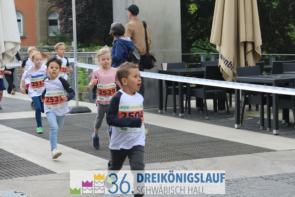 AOK Junior Cup 400m | 3Königslauf 2022 AOK Junior Cup 400m - Realisiert mit Pictrs.com