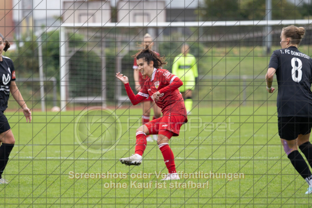 20251012_132046_0333 | #,1.FC Donzdorf (schwarz) vs. VfB Stuttgart II (rot), Fussball, Frauen-Verbandsliga Württemberg, 05. Spieltag, Saison 2025/2026, Rasenplatz Lautertal Stadion, Süßener Straße 16, 73072 Donzdorf, 12.10.2025 - 13:00 Uhr,Foto: PhotoPeet-Sportfotografie/Peter Harich
