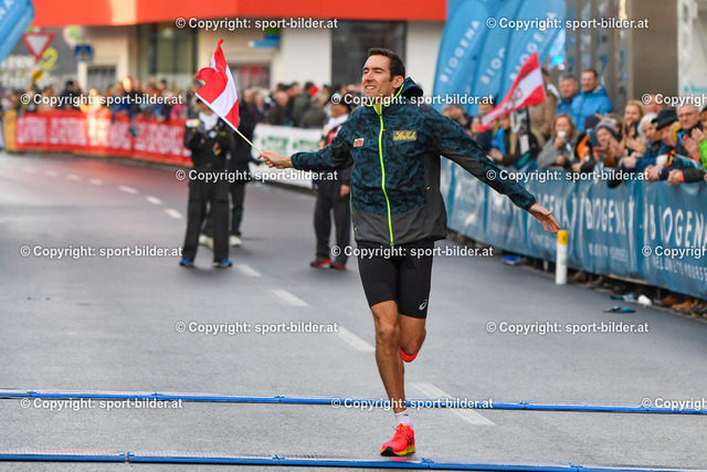 AUT, Laufen, Silvesterlauf Peuerbach 2022 | 31.12.2022, Peuerbach , AUT, Leichtathletik, Laufen, Silvesterlauf Peuerbach 2022, im Bild Andreas Vojta (AUT)



