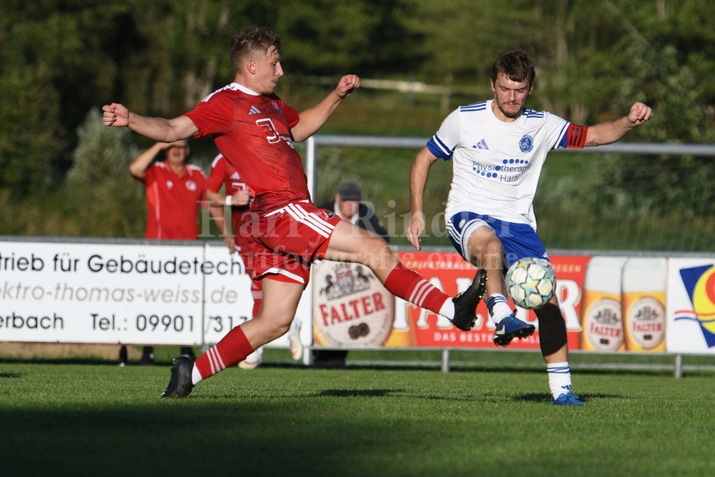 SV Auerbach : SV Habischried | Dennis Edenhofer ( SV Habischried) ertielte den 1:1 Ausgleichstreffer - Realisiert mit Pictrs.com