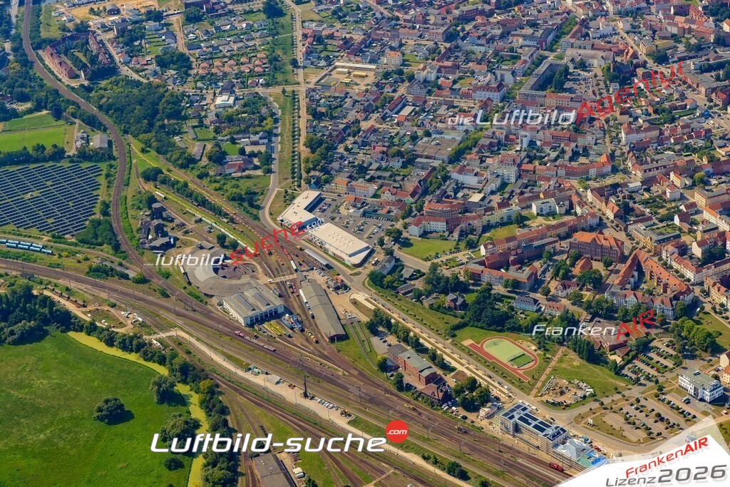 Bahnhof Wittenberge Bild- Das Luftbild wurde 2025 vom UL-Flugzeug heraus erstellt ( keine Drohne bzw. Drohnenaufnahme ) - Hochauflösende Luftaufnahme -Nicht vergleichbar mit Google Maps oder Satelittenbilder- Die Geschenkidee !Mit Lizenz und Bildrechte bestellbar - CC