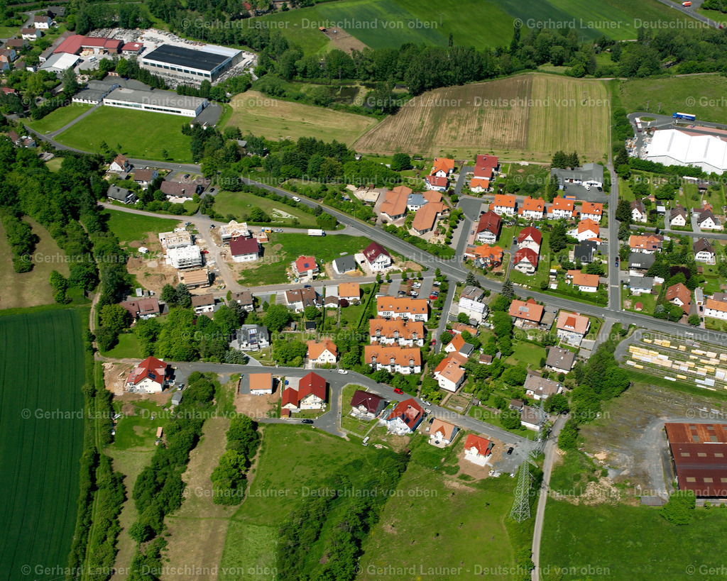 2615761 | RIMLOS 09.06.2006 Wohngebiet einer Einfamilienhaus- Siedlung  in Rimlos im Bundesland Hessen, Deutschland // Single-family residential area of settlement  in Rimlos in the state Hesse, Germany Foto: Gerhard Launer