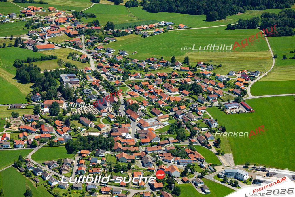 Das Luftbild der Stadt Innernzell wurde 2022 vom Flugzeug heraus erstellt (keine Drohnen-Aufnahmen) Aufnahmehöhe ca.450 Meter- hohe Bildauflösung und Druck-Qualität. Garantiert!
