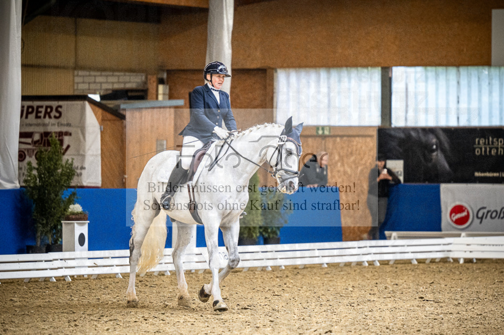 DOS_3320 | Entdecke hochwertige Reitturnierfotos von Foto Oger. Professionell, emotional und authentisch – jetzt Lieblingsmomente im Shop bestellen.Deutschlandweite Turnierfotografie. - Realisiert mit Pictrs.com