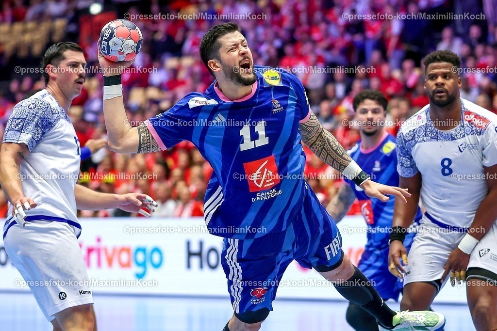 EHF24012601037 | 24.01.2026, Handball, Men's EHF EURO 2026, Frankreich - Portugal, Jyske Bank Boxen in Herning, Dänemark, Main Round:  Nicolas Tournat (France #11) wirft auf das Tor