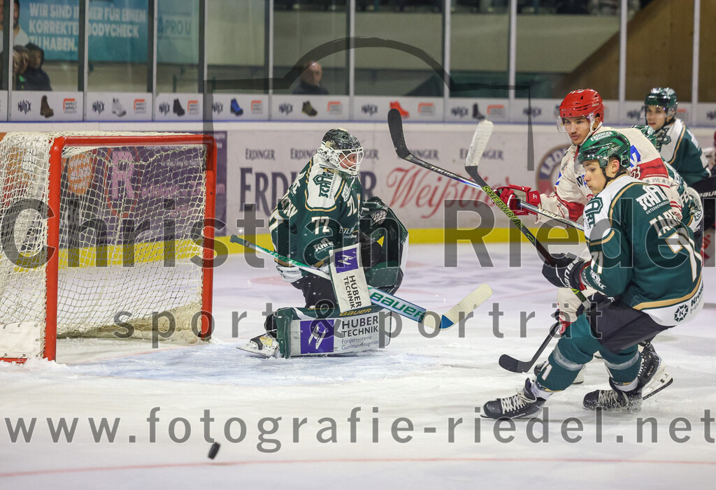 2025-09-12_104_TSV_Erding_gegen_EV_Landshut | Erding, Deutschland, 12.09.2025:Eishockey, Oberliga Süd 2025 / 2026, Testspiel, TSV Erding gegen EV Landshut, Endergebnis: 4:6Torwart David Zabolotny (Erding Gladiators, #72), Louis Trattner (Erding Gladiators, #7)Foto: Christian Riedel / fotografie-riedel.net