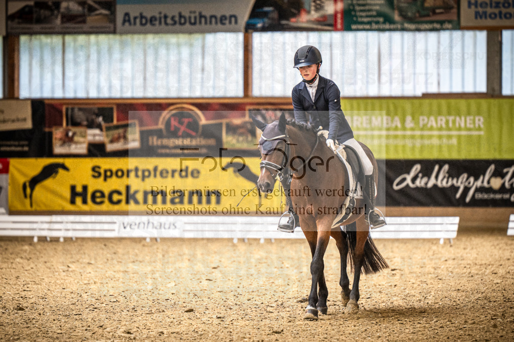 DOS_1271 | Entdecke hochwertige Reitturnierfotos von Foto Oger. Professionell, emotional und authentisch – jetzt Lieblingsmomente im Shop bestellen.Deutschlandweite Turnierfotografie. - Realisiert mit Pictrs.com