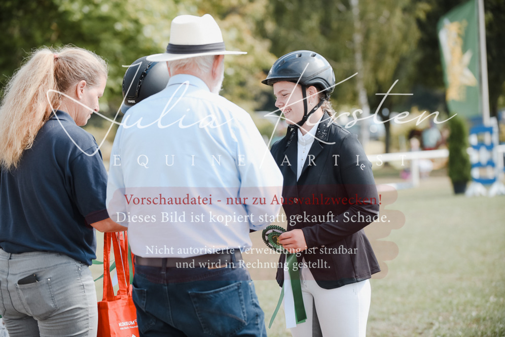 DSC_5566 | Pferde- und Turnierfotografie in Westsachsen. Pferdeportraits, Auftragszeichnungen und intuitive Kunst.