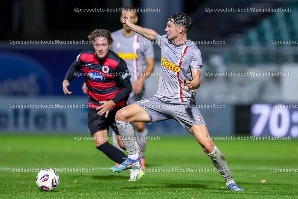 FCVK29082501104 | 29.08.2025, Fußball, FC Viktoria Köln – SSV Jahn Regensburg, 3.Liga, Sportpark Höhenberg, Saison 2025 2026: Noel Eichinger (Jahn Regensburg #11)  DFB regulations prohibit any use of photographs as image sequences and or quasi-video.