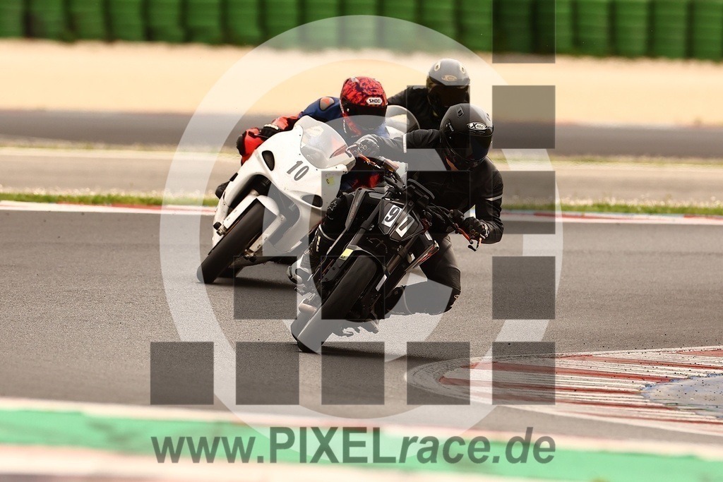 0091-20240329_02212 | Schöne Erinnerungen an spannende Momente - das festzuhalten ist unser Job. PIXELrace.de ist seit 2003 auf den Rennstrecken Europas unterwegs um die Action draußen beim Fahren und die wunderbare Stimmung imm Fahrerlager für euch einzufangen.