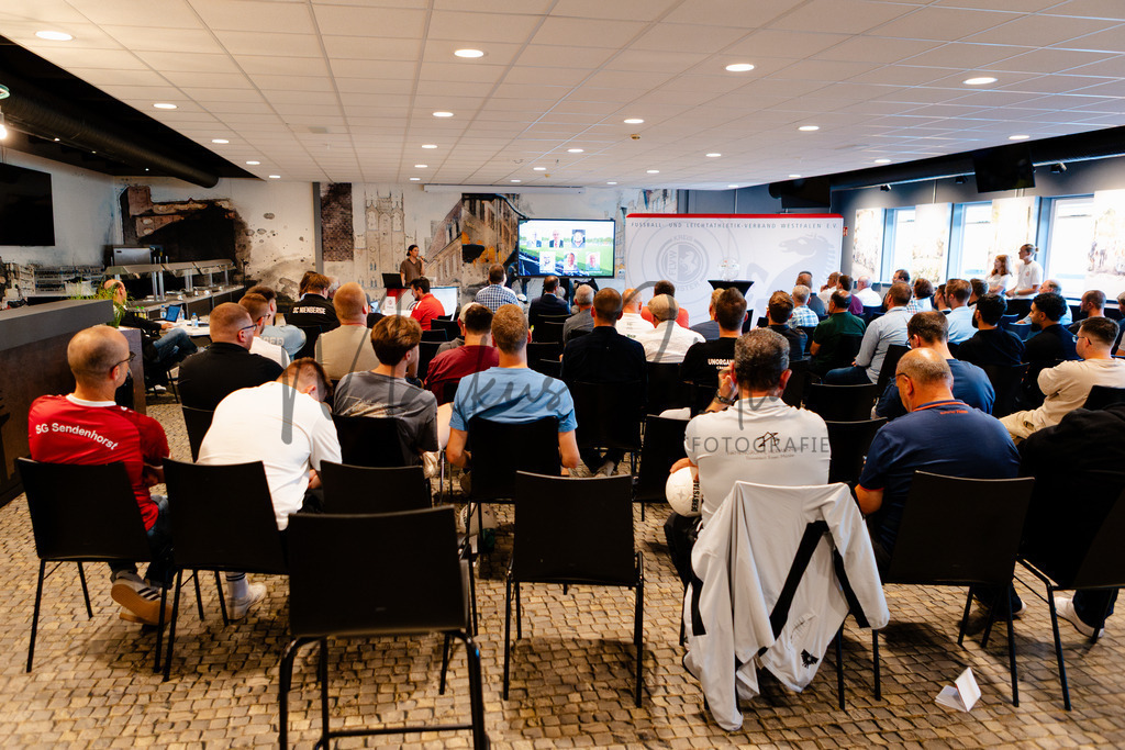 20260702-kreisfußballkonferenz-0109 | Das ist die Fotodatenbank für authentische Sportfotografie aus Münster: Markus Paletta fotografiert Teams, Sportler:innen, Kinder, Events & Unternehmen. - Realisiert mit Pictrs.com