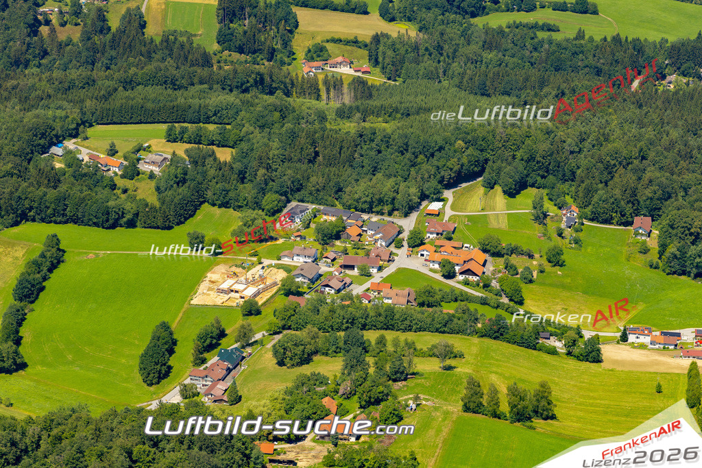 Aktuelles Luftbild von  Fürstenstein - Die Luftaufnahme wurde 2022 mittels UL-Flugzeug erstellt ( keine Drohne ) - hochauflösende Kamera-Systeme von  Canon -Beste Qualität - Für grossformatige Ausdrucke geeignet. Die Geschenkidee !