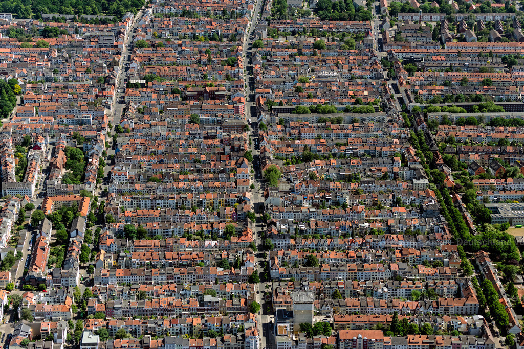 4029684 | BREMEN 01.06.2020 Wohngebiet der Mehrfamilienhaussiedlung Südervorstadt - Buntentor im Ortsteil Neustadt in Bremen, Deutschland. // Residential area of the multi-family house settlement Suedervorstadt - Buntentor in the district Neustadt in Bremen, Germany. Foto: Gerhard Launer