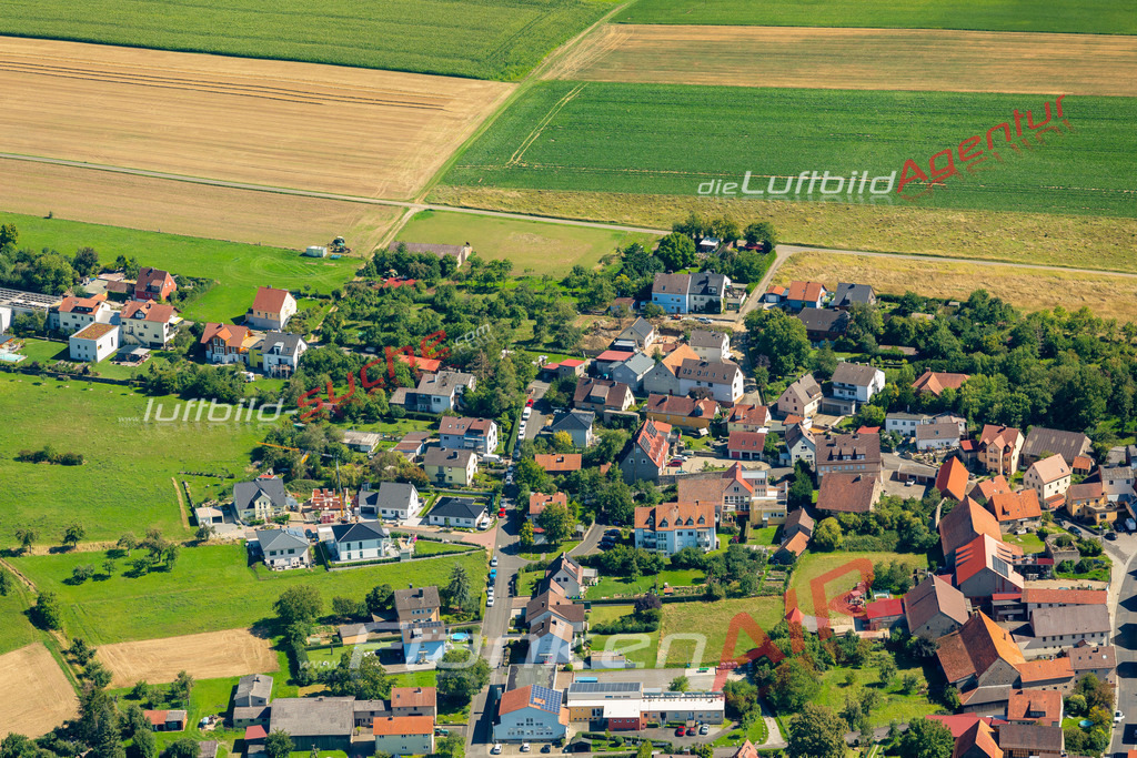 uengershausen-reichenberg-lizenz-bildrechte-download-1208-2023 | Das Luftbild zeigt : Uengershausen Reichenberg - Die Luftaufnahme wurde 2023 vom UL-Flugzeug aus erstellt ( keine Drohne ) - 
Hochauflösende Luftaufnahme - Für grossformatige Ausdrucke geeignet. Die Geschenkidee !
Mit Lizenz und Bildrechte bestellbar