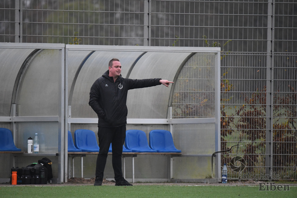 JFV Edewecht-Osnabrücker SC | C-Jugend Landesliga; JFV Edewecht (grün)-Osnabrücker SV (rot) am 18.11.2023; in Edewecht (Sportanlage Göhlenweg), Photo: Philip Eiben 2023 - Realisiert mit Pictrs.com