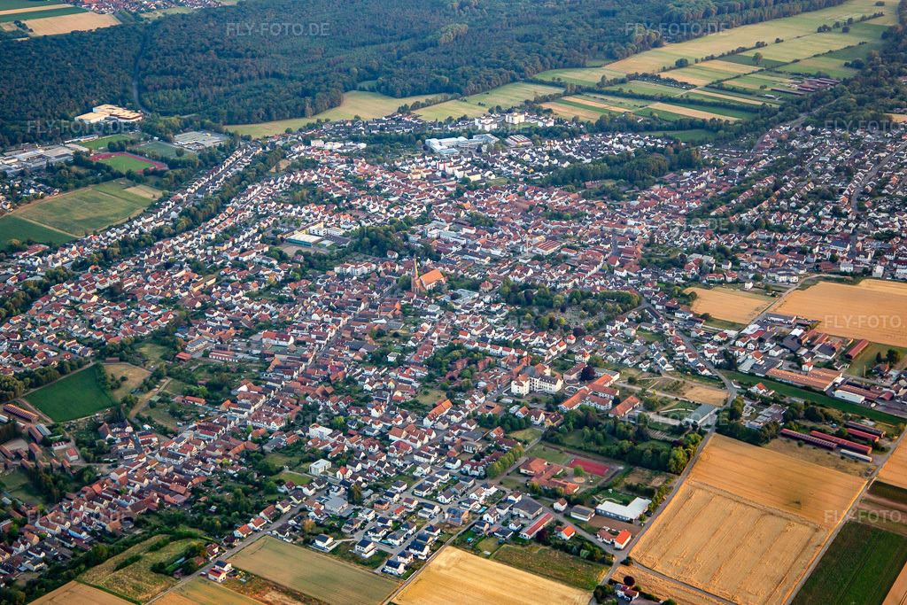 Luftbild: Ortsansicht von Nordosten in Herxheim bei Landau im Bundesland Rheinland-Pfalz in Deutschland. Foto: IMG_137275.jpg vom 24.06.2023 durch Werner Riehm/FLY-FOTO.de