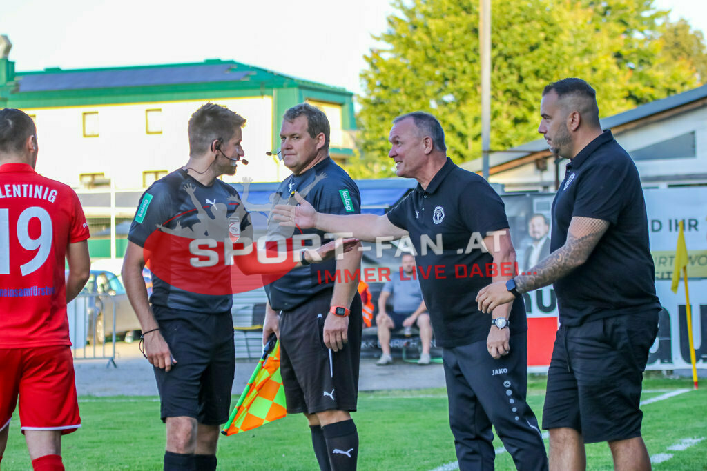 ASV Klagenfurt - SC St Veit 1-6, Unterliga Ost  3. Runde | Julian Salentinig (SC St. Veit #19) Florian Görgei (ASV Klagenfurt) Wolfgang Thun-Hohenstein (ASV Klagenfurt) Jürgen Hartenberger, Walter Pudgar, ASV Klagenfurt - SC St Veit 1-6 am 11.08.2023 in Klagenfurt
(Sportplatz Annabichl), Austria, (Photo by Ernst Krawagner sport-fan.at) - Realisiert mit Pictrs.com