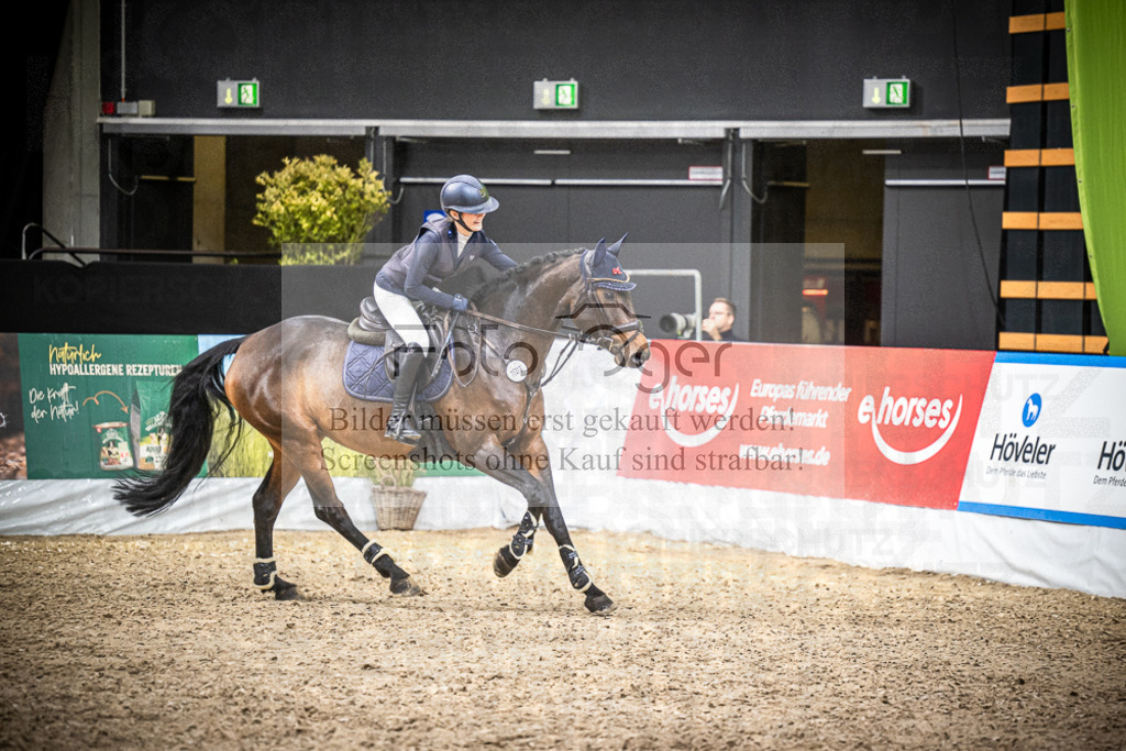 DOS_2444 | Entdecke hochwertige Reitturnierfotos von Foto Oger. Professionell, emotional und authentisch – jetzt Lieblingsmomente im Shop bestellen.Deutschlandweite Turnierfotografie. - Realisiert mit Pictrs.com
