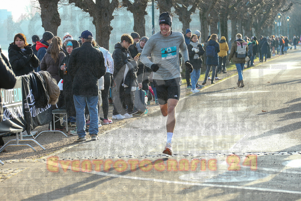 241231_1148_EX1_2586 | Sportfotografie im Rhein-Sieg Kreis, Köln, Bonn, NRW, Rheinland Pfalz, Hessen, etc. Unser Tätigkeitsfeld umfasst den Laufsport vom Volkslauf über den Marathon, Duathlon, Triathon bis zum Ultralauf wie Kölnpfad Ultra oder Schindertrail.