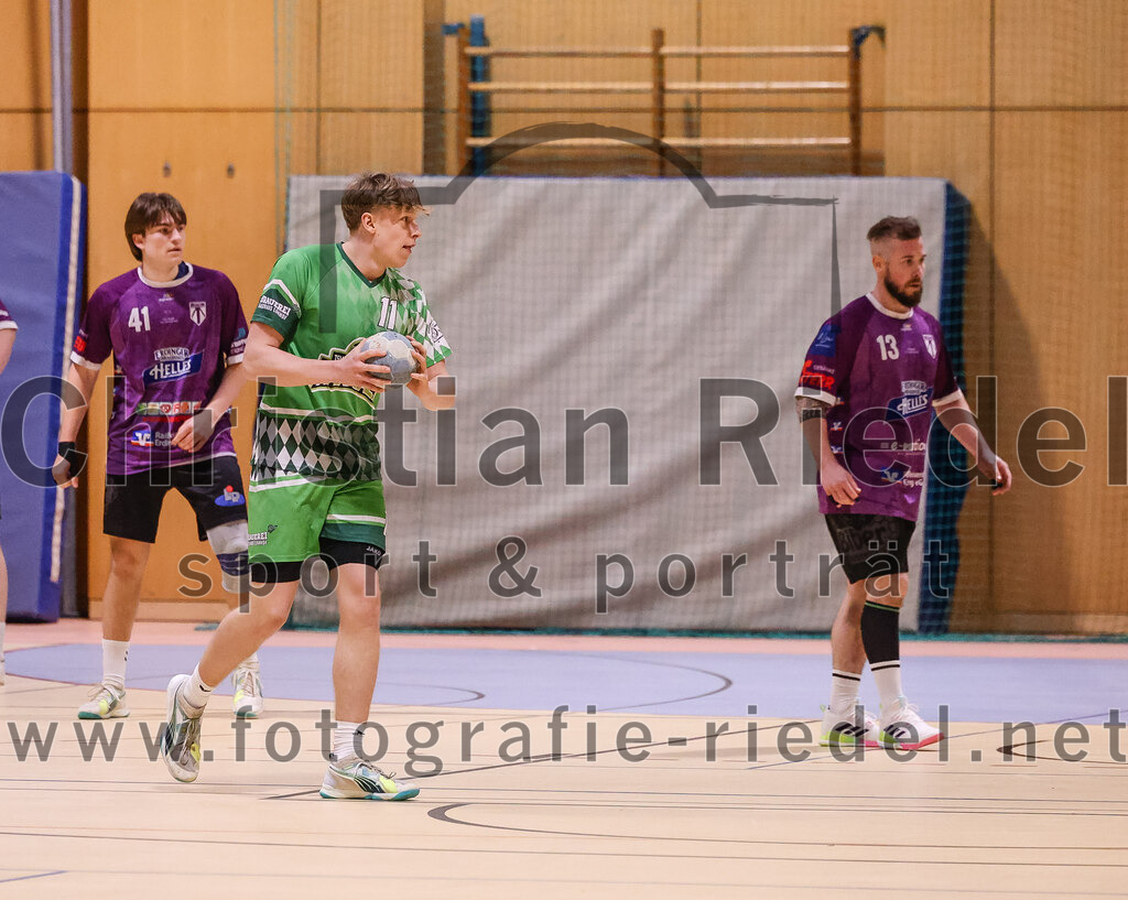 2025-03-15_002_SpVgg_Altenerding_gegen_TSV_Schleissheim | Erding, Deutschland, 15.03.2025:Handball, Bezirksoberliga Männer 2024 / 2025, 18. Spieltag, SpVgg Altenerding gegen TSV Schleißheim, Endergebnis: 32:27Kilian Jödecke (SpVgg Altenerding, #41), Fabian Mikulandra (TSV Schleissheim, #11), Sebastian Forster (SpVgg Altenerding, #13)Foto: Christian Riedel / fotografie-riedel.net
