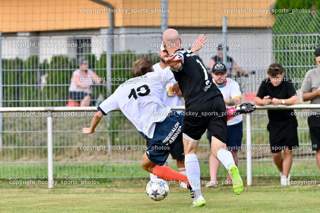 SC Magdalen vs. DSG Ledenitzen | #13 David Erich Enzi DSG Ledenitzen, #7 Marco Kudler SC Magdalen, SC Magdalen vs. DSG Ledenitzen, SC Magdalen vs. DSG Ledenitzen am 19.07.2024 in Villach (Sportplatz Madalen), Austria, (Photo by Bernd Stefan)