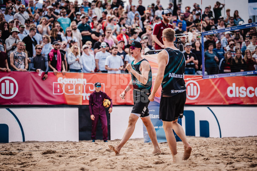 Beachvolleyball | Männer | Allianz German Beach Tour 2025 | Tourstop Berlin | 24.08.2025 | v.l. Robin Sowa und Jonas Reinhardt jubeln