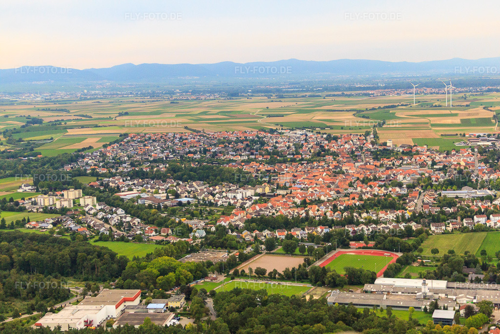 Luftbild: Stadtansicht aus Süden in Herxheim bei Landau im Bundesland Rheinland-Pfalz in Deutschland. Foto: IMG_32821.jpg vom 02.09.2010 durch Werner Riehm/FLY-FOTO.de