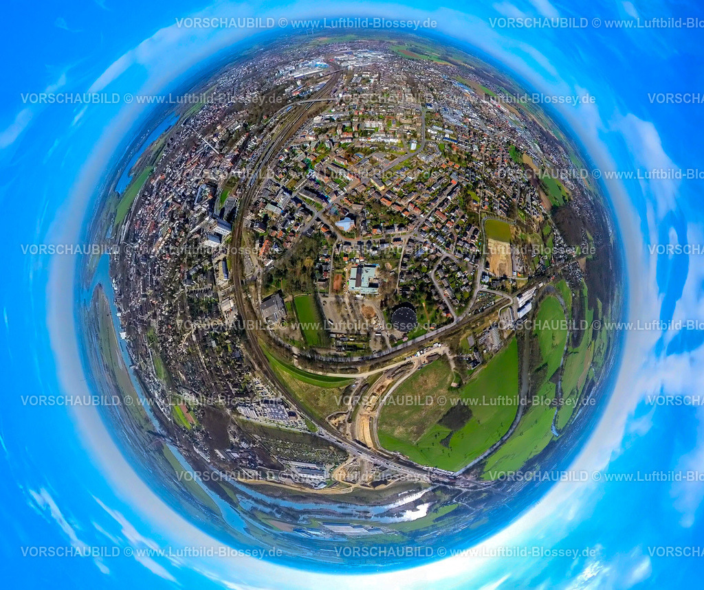 Wesel240390062Fusternberg | Luftbild, Wohngebiet Ortsansicht Fustenberg, Hbf Bahnhof mit Ausbau der Betuweroute und Betuwe-Linie Eisenbahnstrecke, Gemeinschaftsgrundschule mit Rundturnhalle, Baustelle Südumgehung B58n, Erdkugel, Fisheye Aufnahme, Fischaugen Aufnahme, 360 Grad Aufnahme, tiny world, little planet, fisheye Bild, Fusternberg, Wesel, Nordrhein-Westfalen, Deutschland