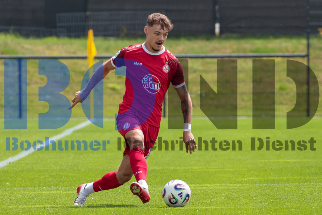 SES_ESSFKO20250712-3 | bond - Realisiert mit Pictrs.com